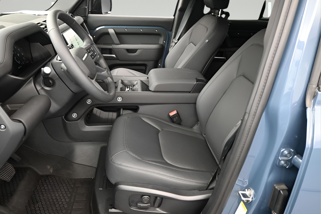 New 2026 Blue Land Rover X-Dynamic SE image 5
