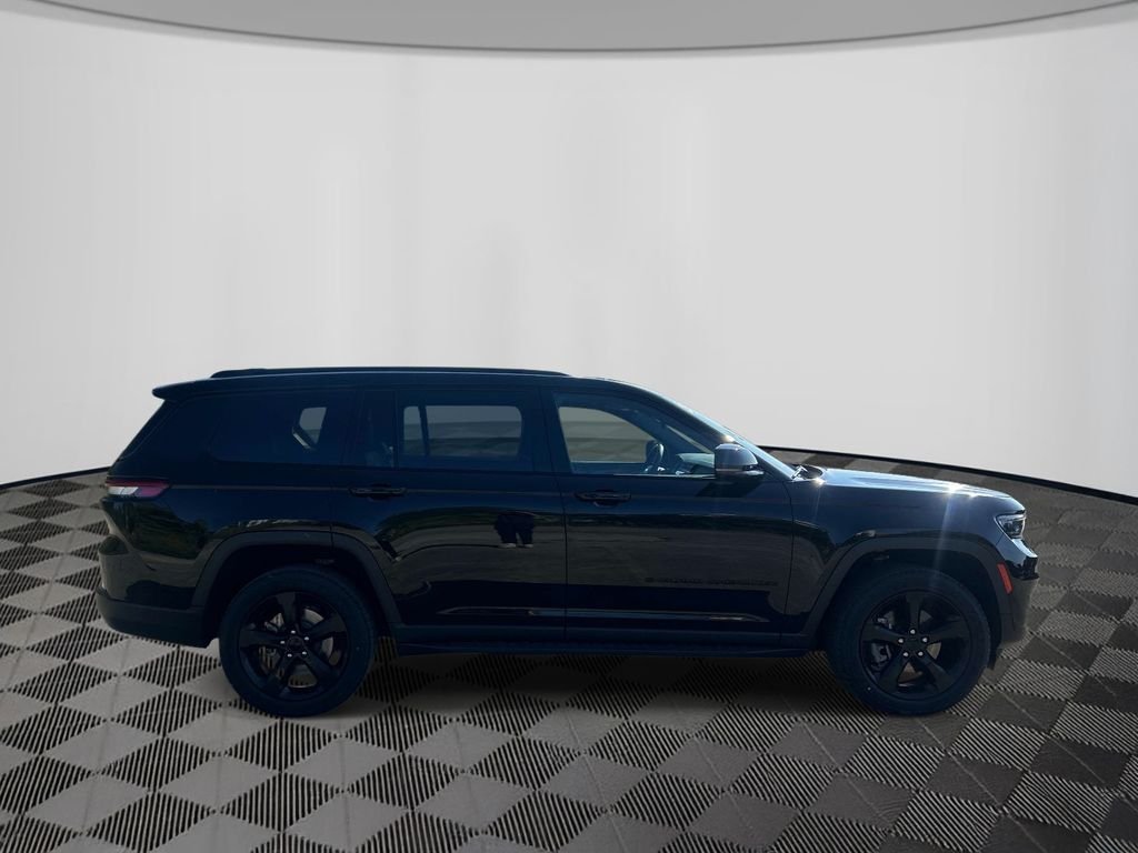 Used 2023 Black Jeep Altitude image 6