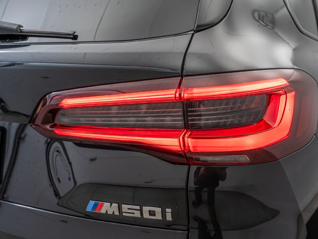 Used 2020 Black Sapphire Metallic BMW M50i image 9