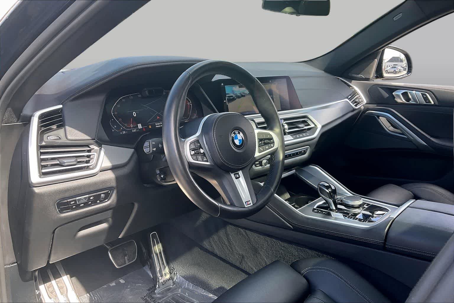 Certified Used 2022 Carbon Black Metallic BMW xDrive40i image 17