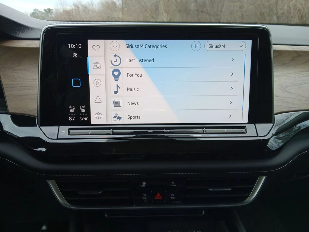 New 2026 White Volkswagen 2.0T SE w/Technology image 18