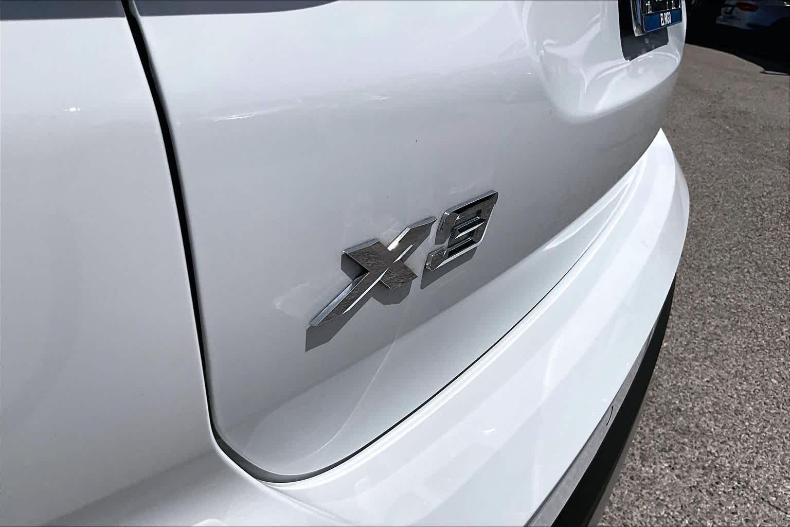 Used 2023 Alpine White BMW sDrive30i image 30