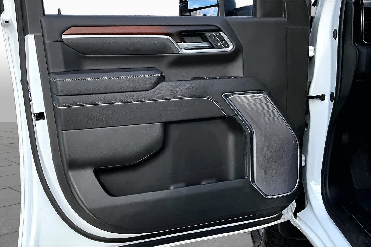 Used 2025 Summit White GMC Denali image 22