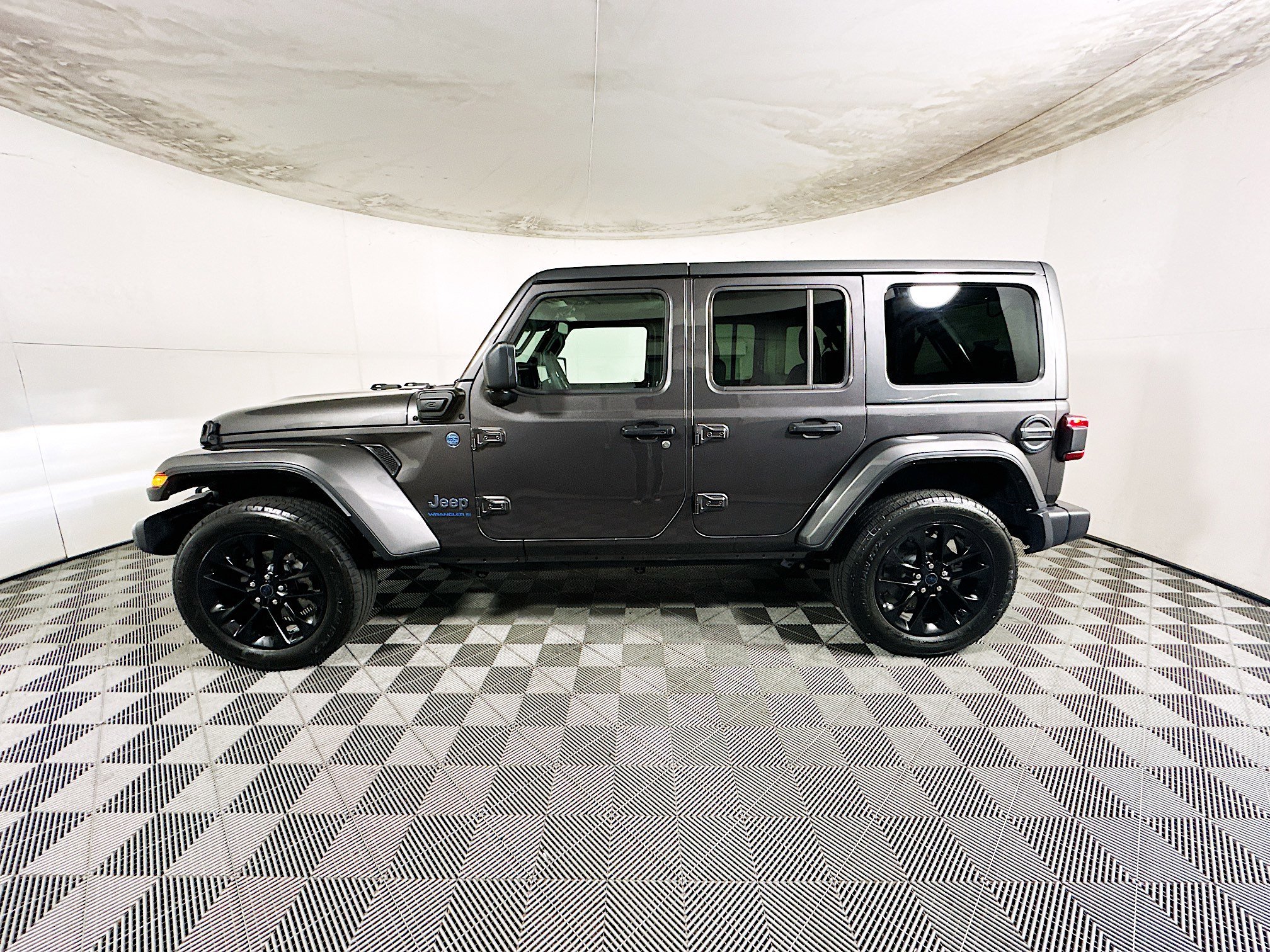 2025 Jeep Wrangler thumbnail 8