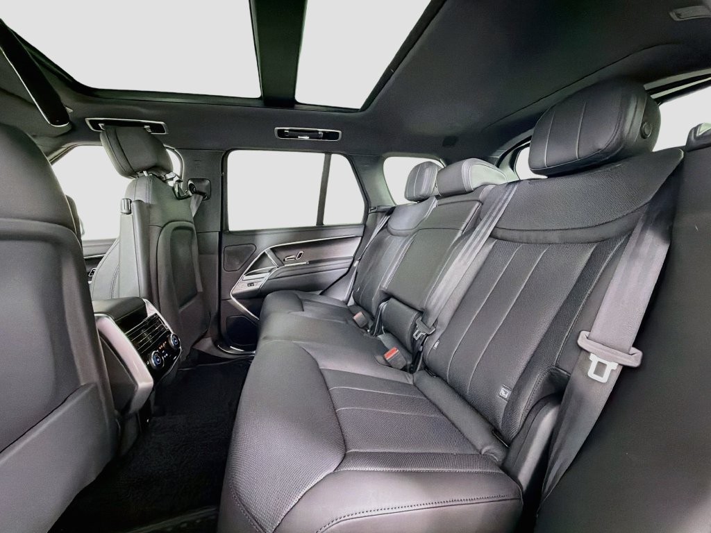 New 2027 Fuji White Land Rover SE image 26