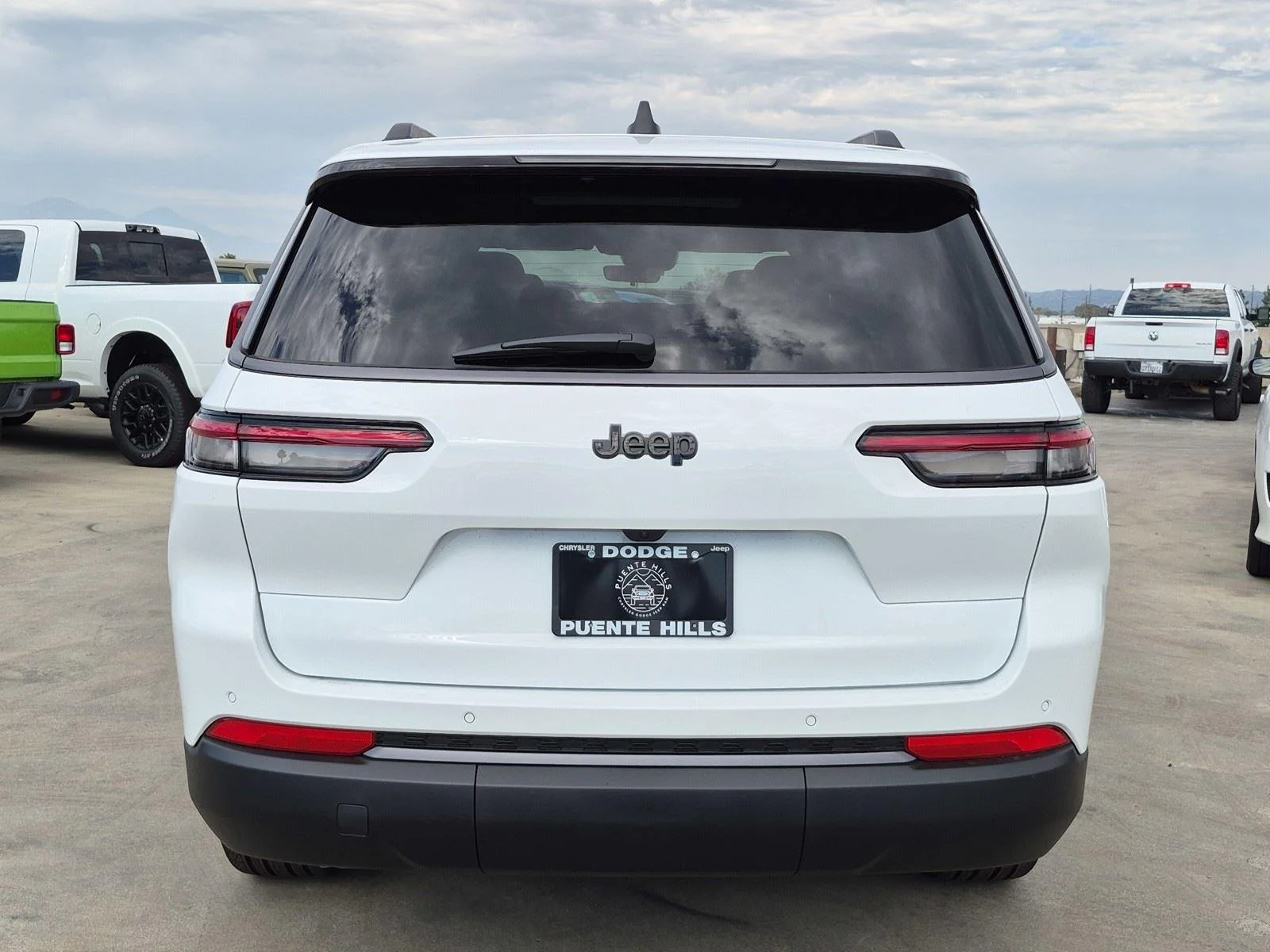 New 2026 Bright White Clear-Coat Exterior Paint Jeep Limited image 5
