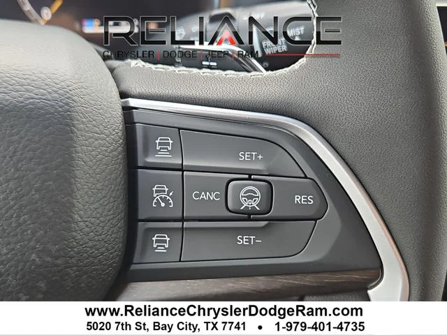 New 2026 Diamond Black Crystal Pearl-Coat Exterior Paint Jeep Altitude image 20