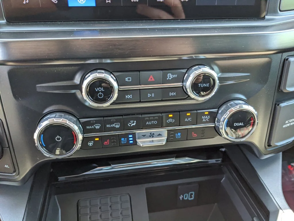 New 2026 Agate Black Metallic Ford F-250® Lariat® image 23