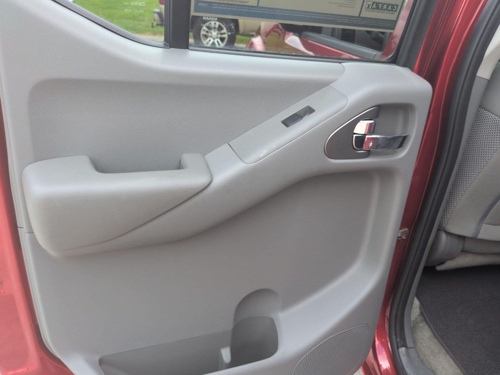 Used 2018 Lava Red Nissan SV V6 image 30