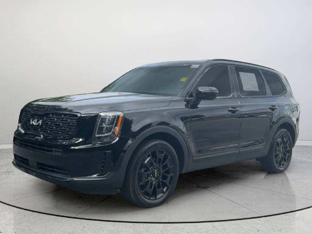Used 2022 Black Kia EX image 4