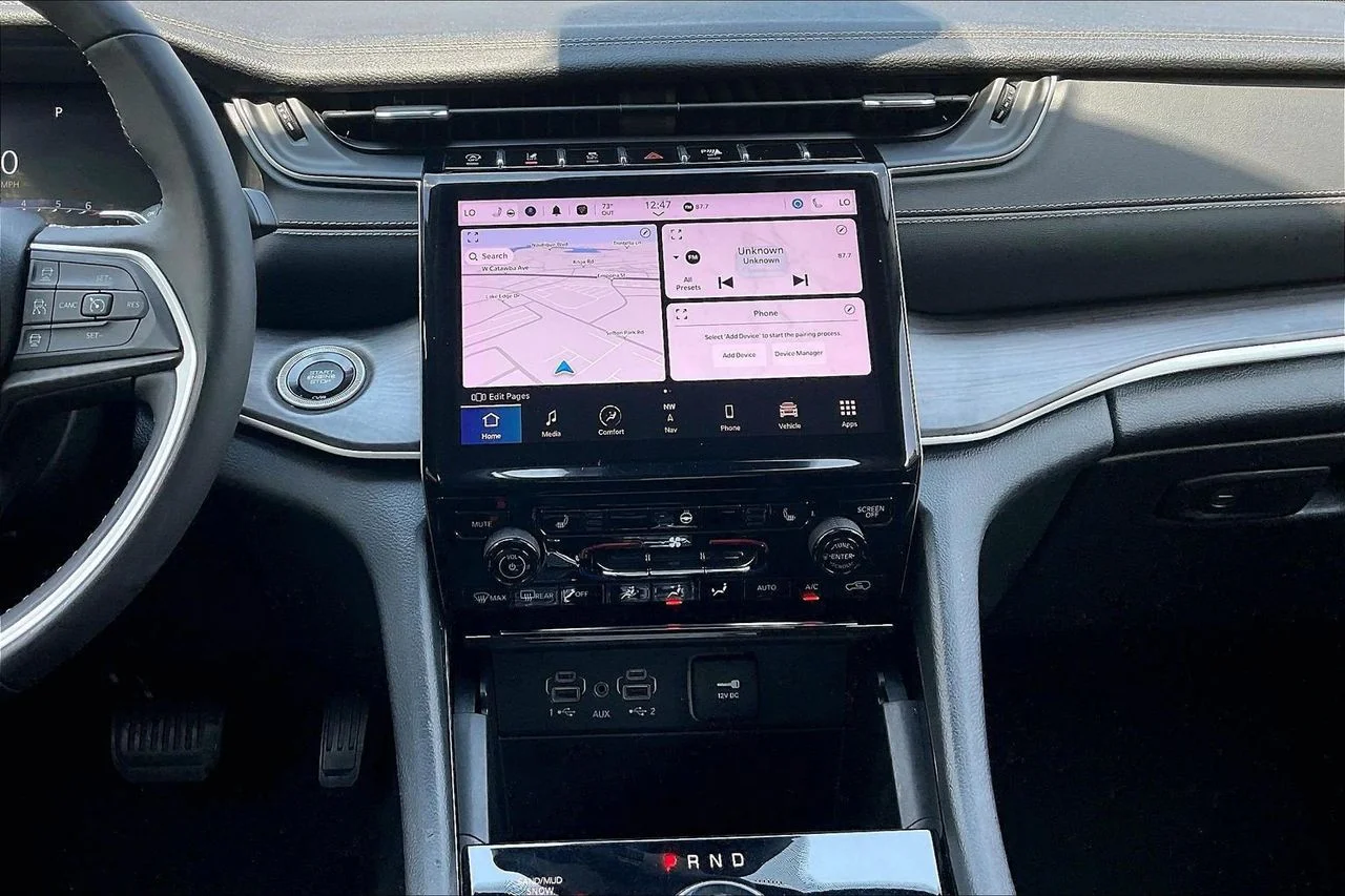 Used 2023 White Jeep Limited image 13