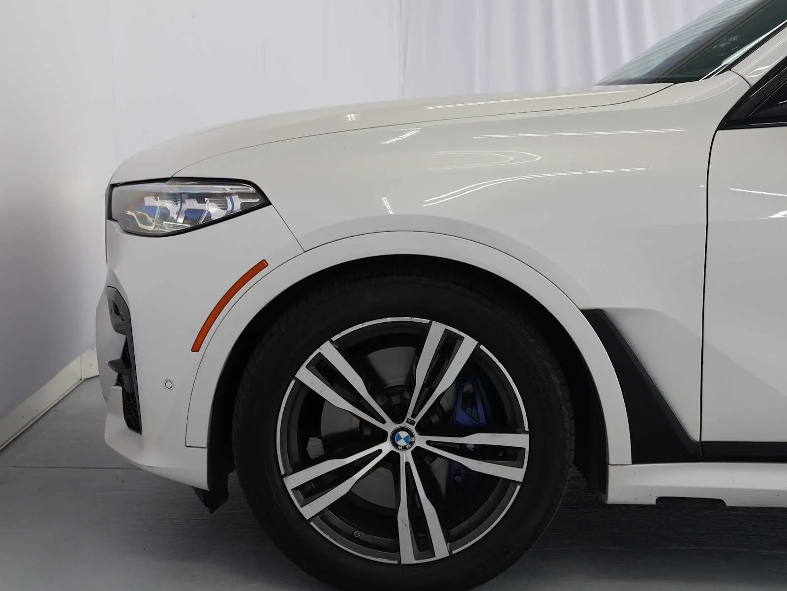 Certified Used 2022 Mineral White Metallic BMW M50i image 10