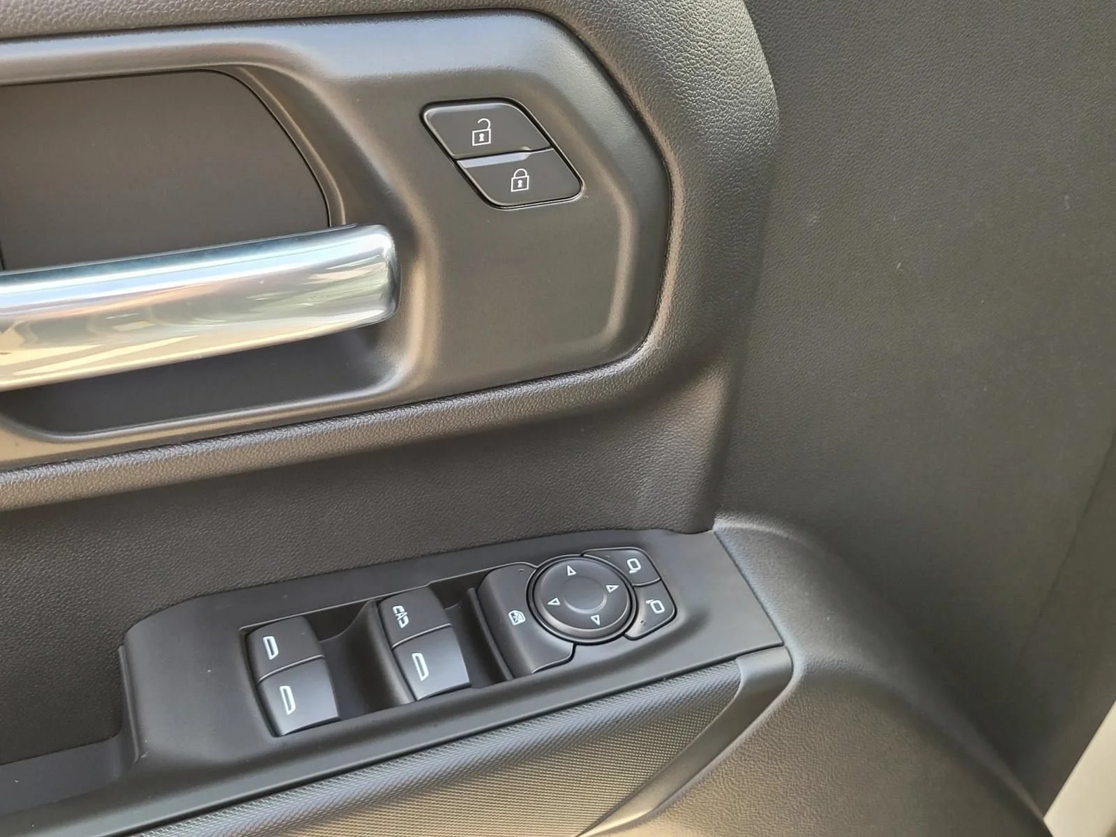 2026 Chevrolet Silverado 1500 Custom - Photo 13
