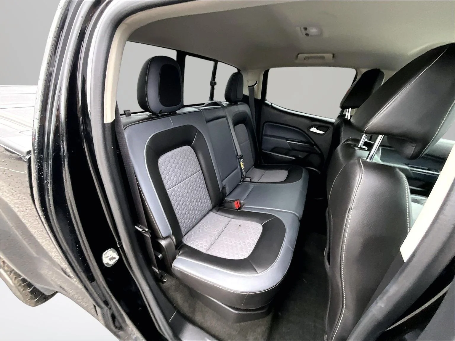 Used 2016 Black Chevrolet Z71 image 29