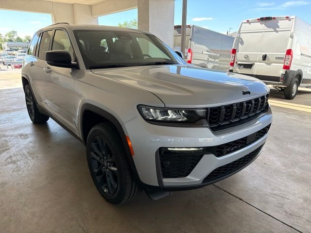 New 2026 Silver Zynith Exterior Paint Jeep 85th Anniversary Edition image 10