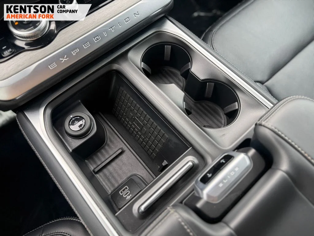 Used 2025 Silver Ford Platinum image 27