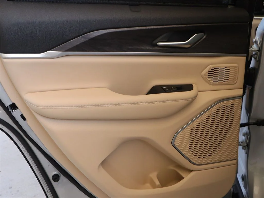 New 2023 Silver Jeep 4xe image 27