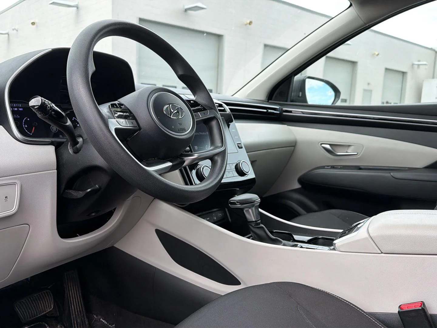 Used 2023 Phantom Black Hyundai SEL image 5