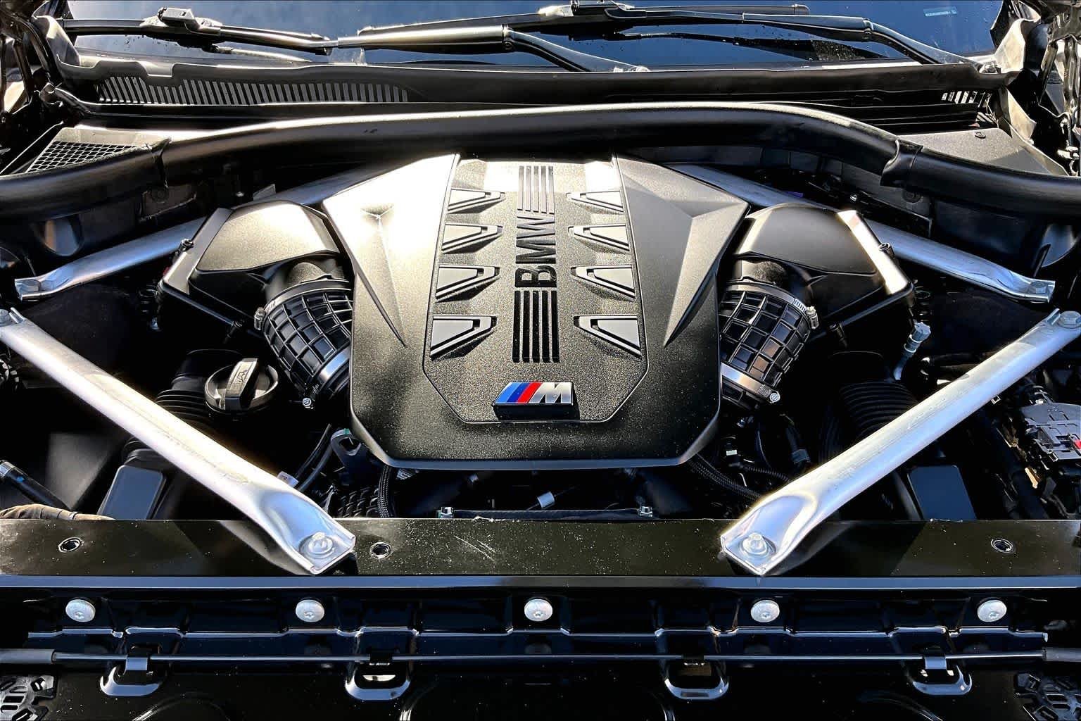 Used 2024 Manhattan Green Metallic BMW M60i image 31