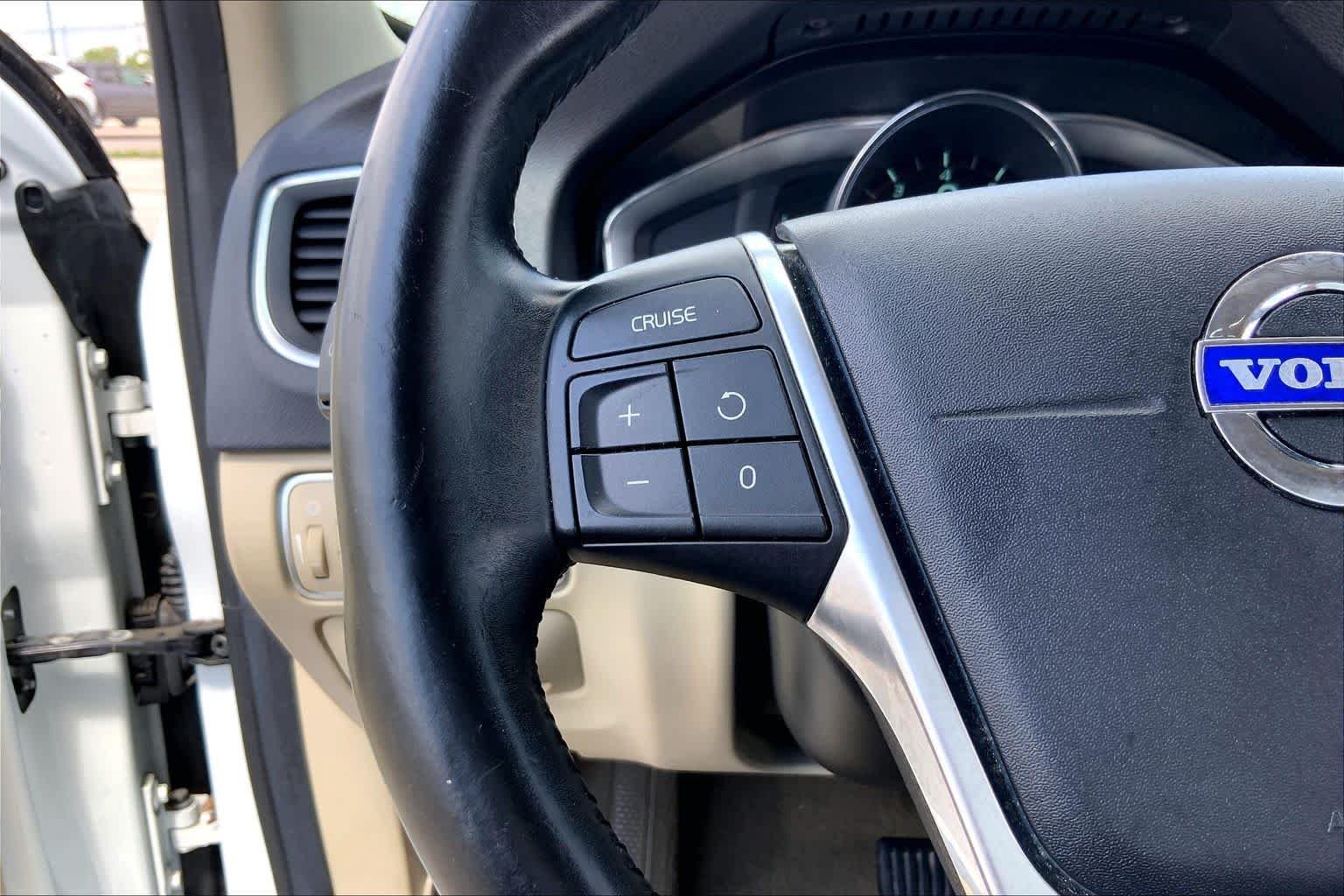 Used 2015 Crystal White Pearl Volvo T5 Drive-E Platinum image 23
