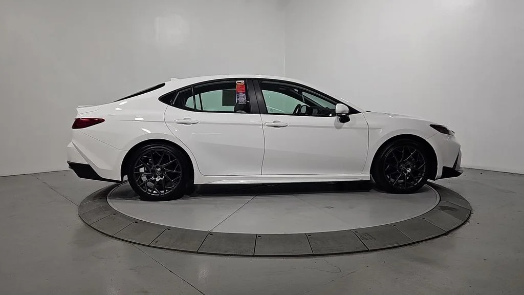 Used 2025  Toyota  image 6