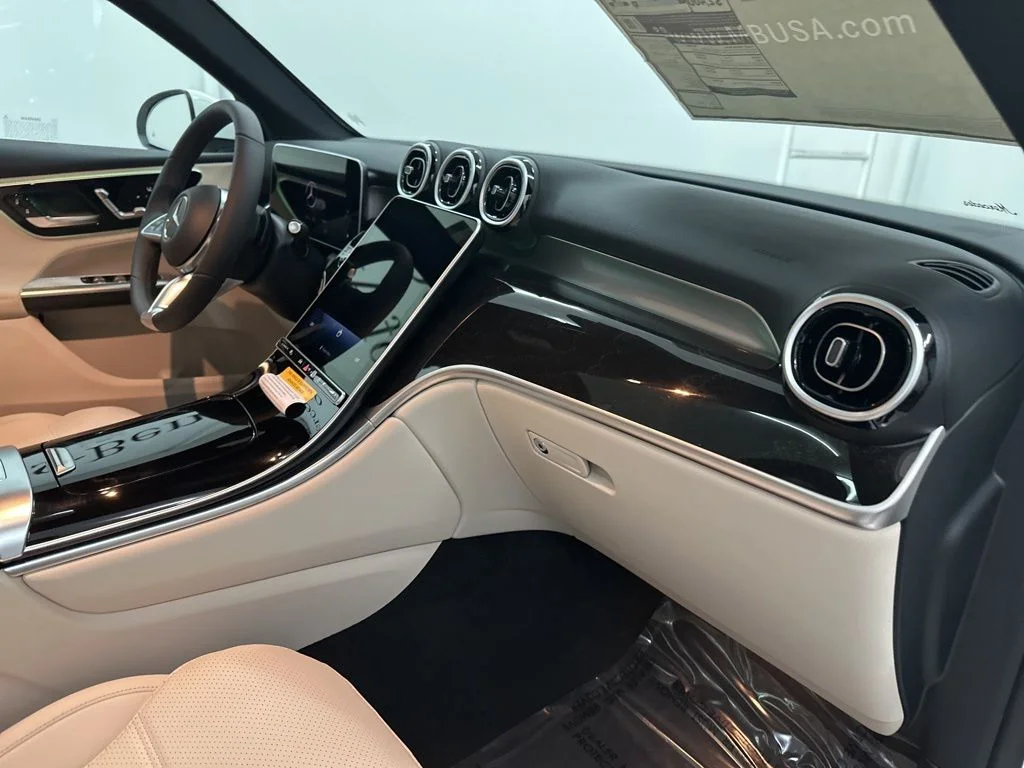 Used 2026 White Mercedes-Benz GLC 300 image 25