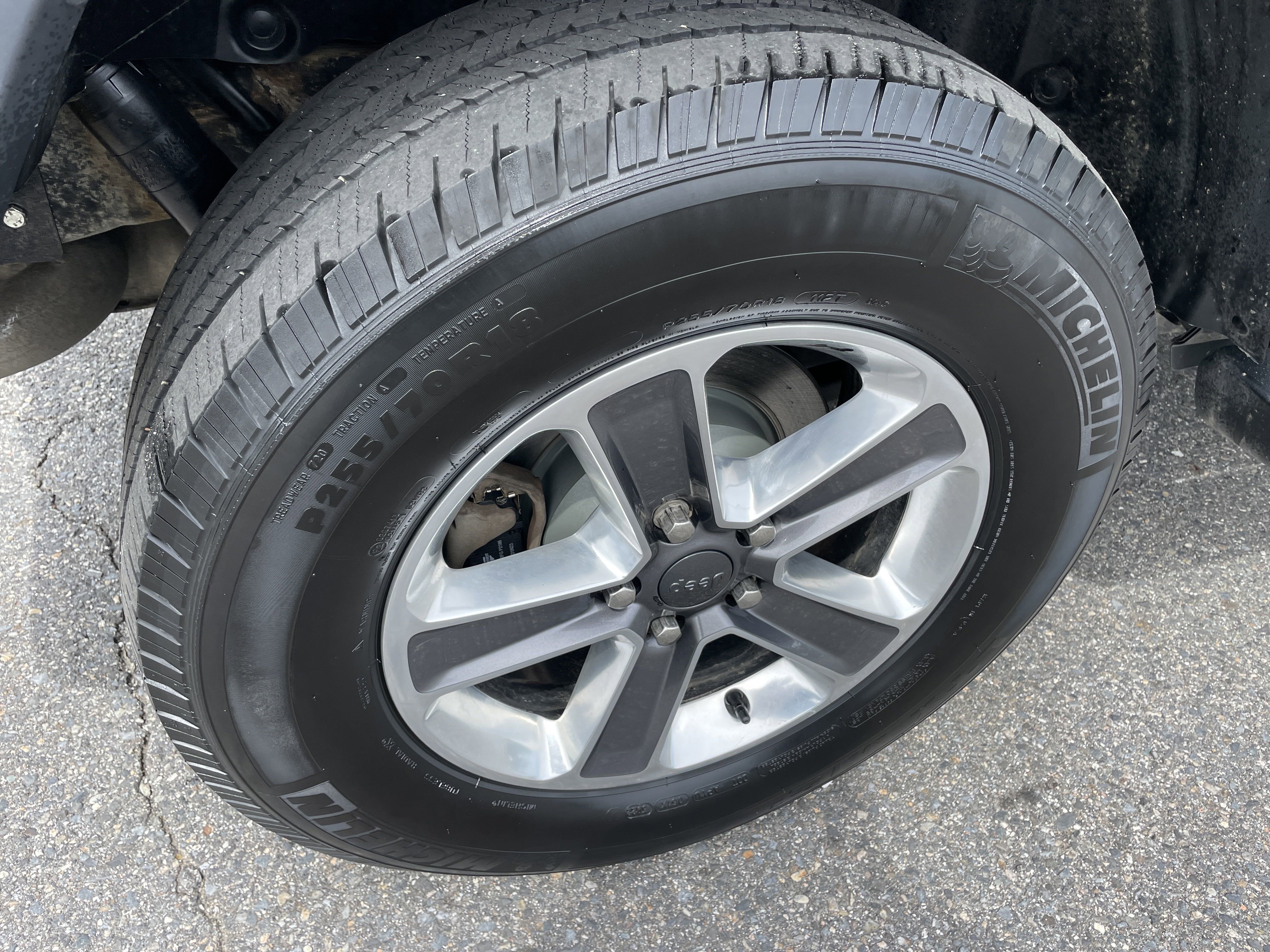 Used 2020 Sting-Gray Clearcoat Jeep Sahara image 9