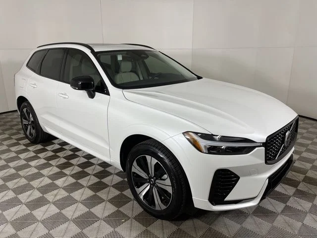 Certified Used 2025 Crystal White Volvo Core image 14