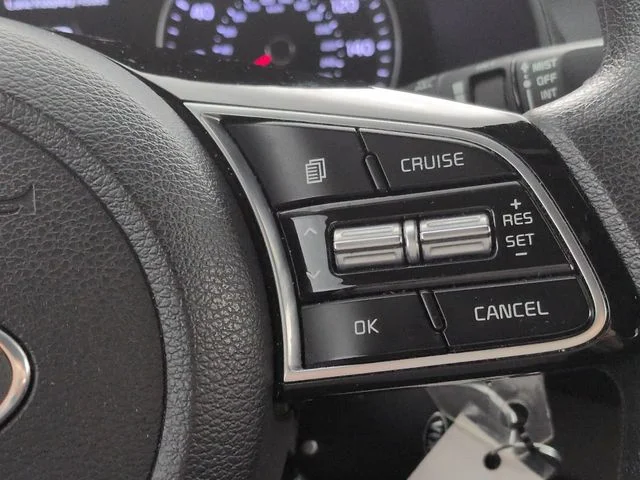 Used 2021 White Kia LXS image 23