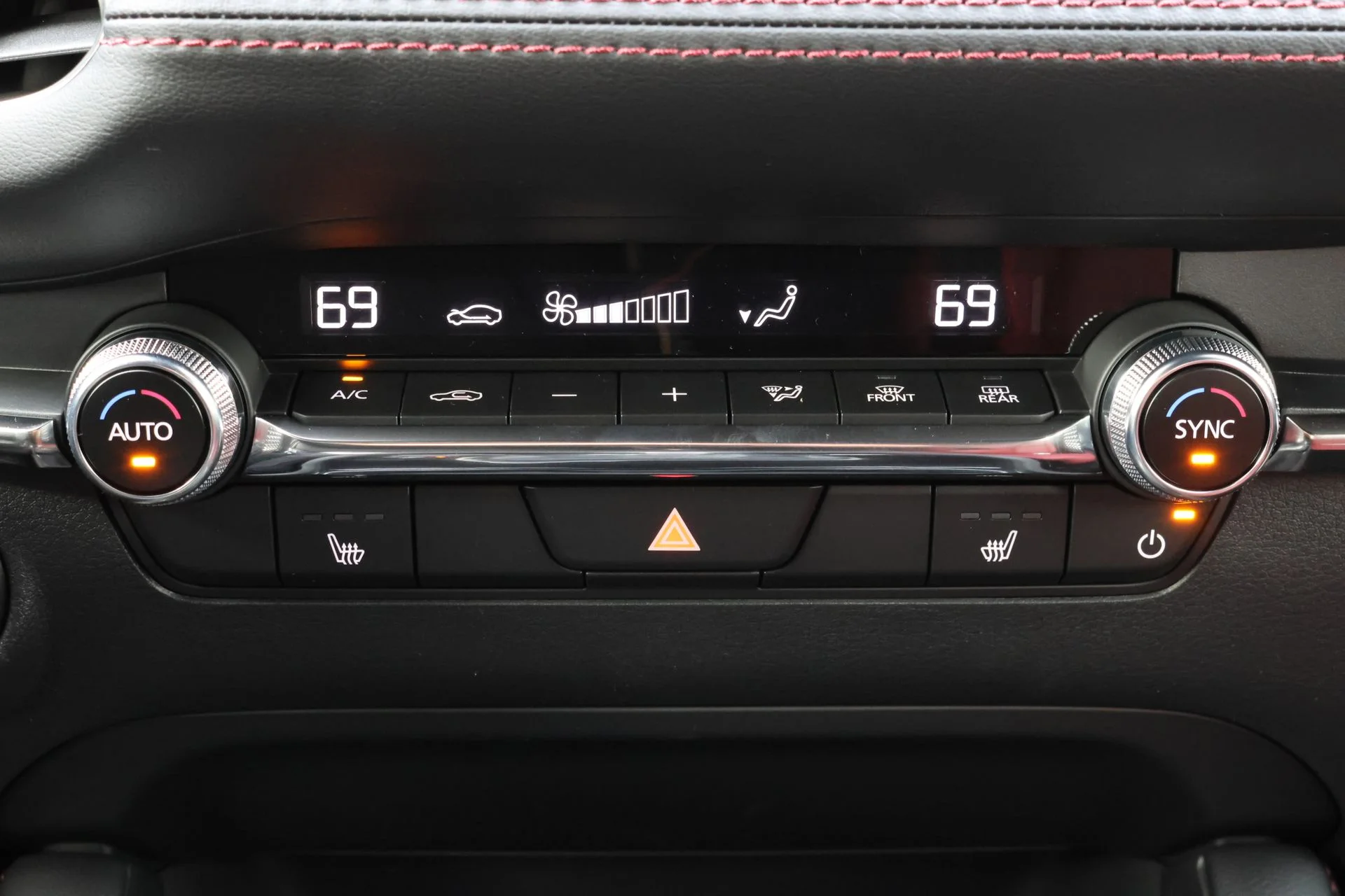 2026 Mazda Mazda3 Carbon Edition - Photo 16