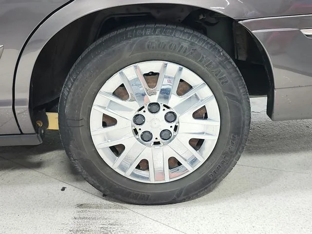 Used 2007 Gray Mercury GS image 13