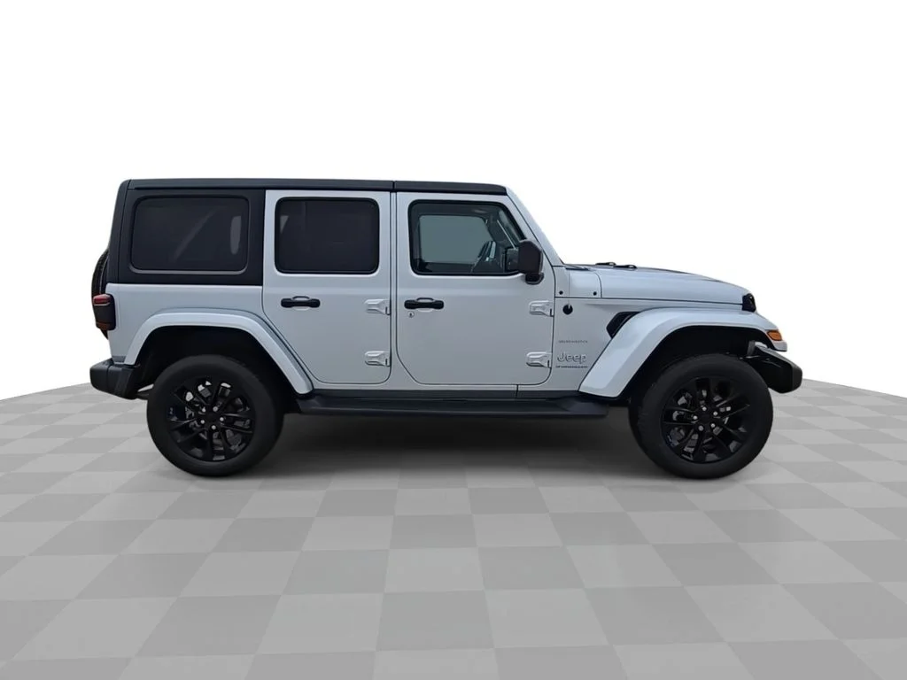 Used 2023 Silver Jeep Sahara 4xe image 9
