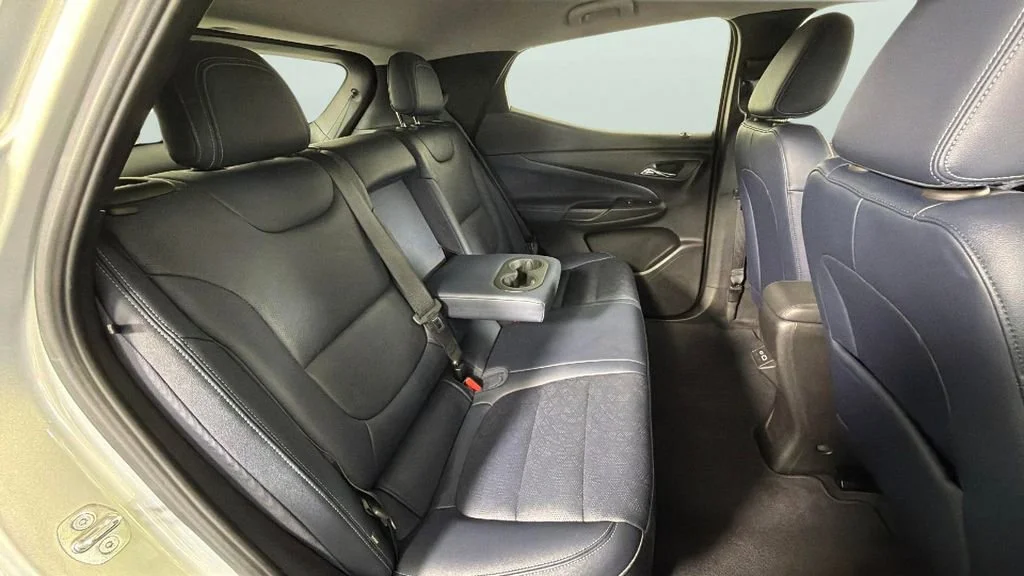 Used 2023 Silver Flare Metallic Chevrolet Premier image 29