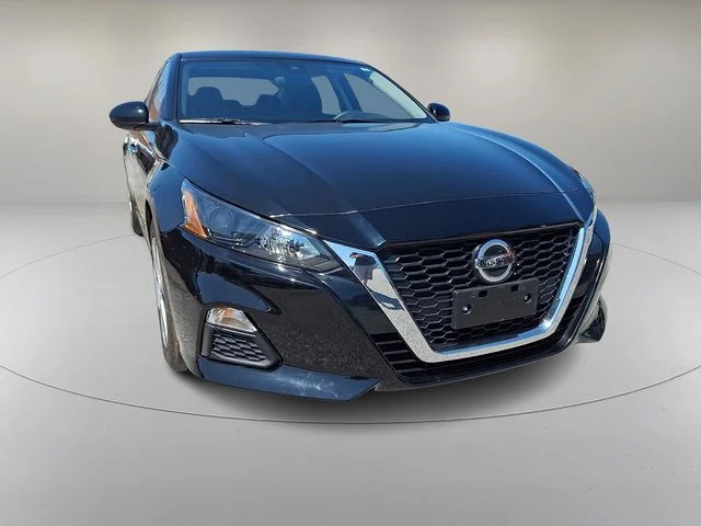 Used 2022 Black Nissan 2.5 S image 2