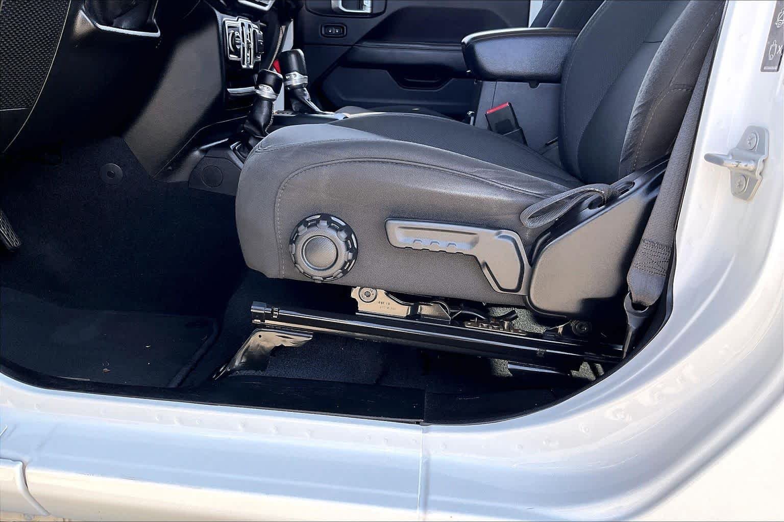 Used 2020 Bright White Clear Coat Jeep Overland image 33