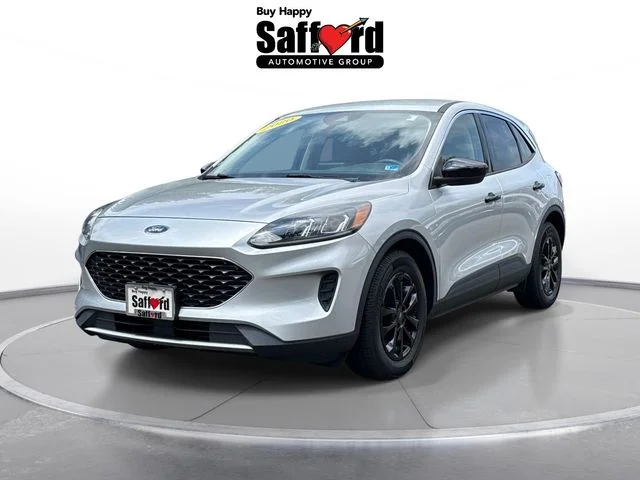 Used 2020 Silver Ford SE image 1