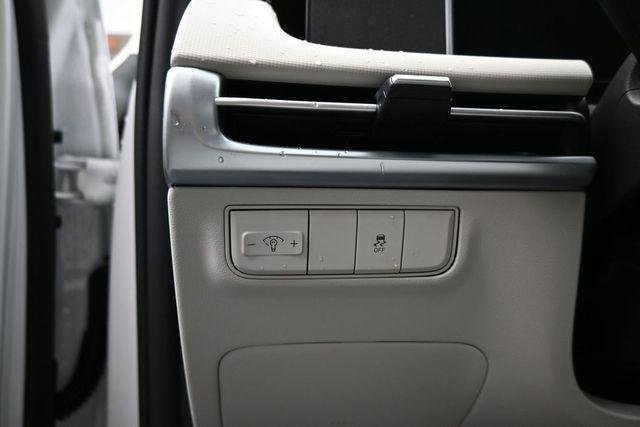 New 2026 White Hyundai SE FWD image 60