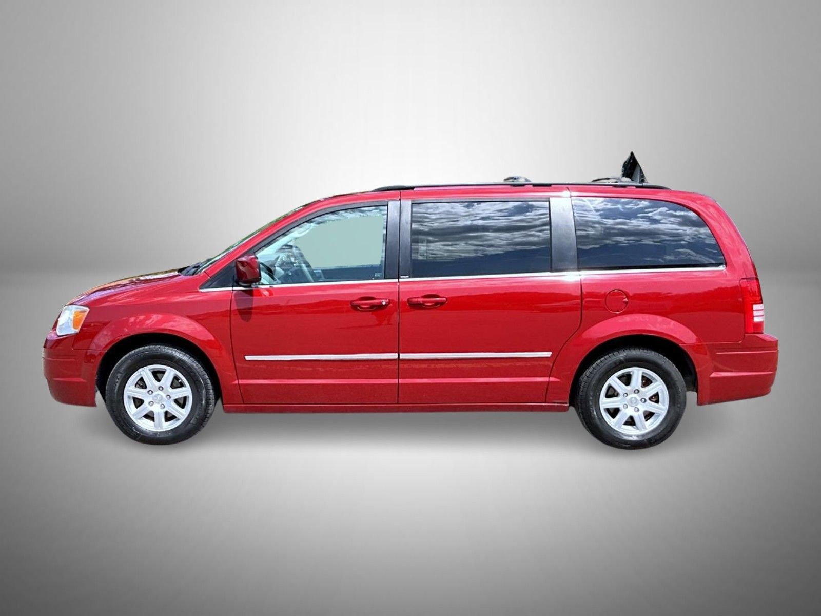 Used 2010 Red Chrysler Touring image 8