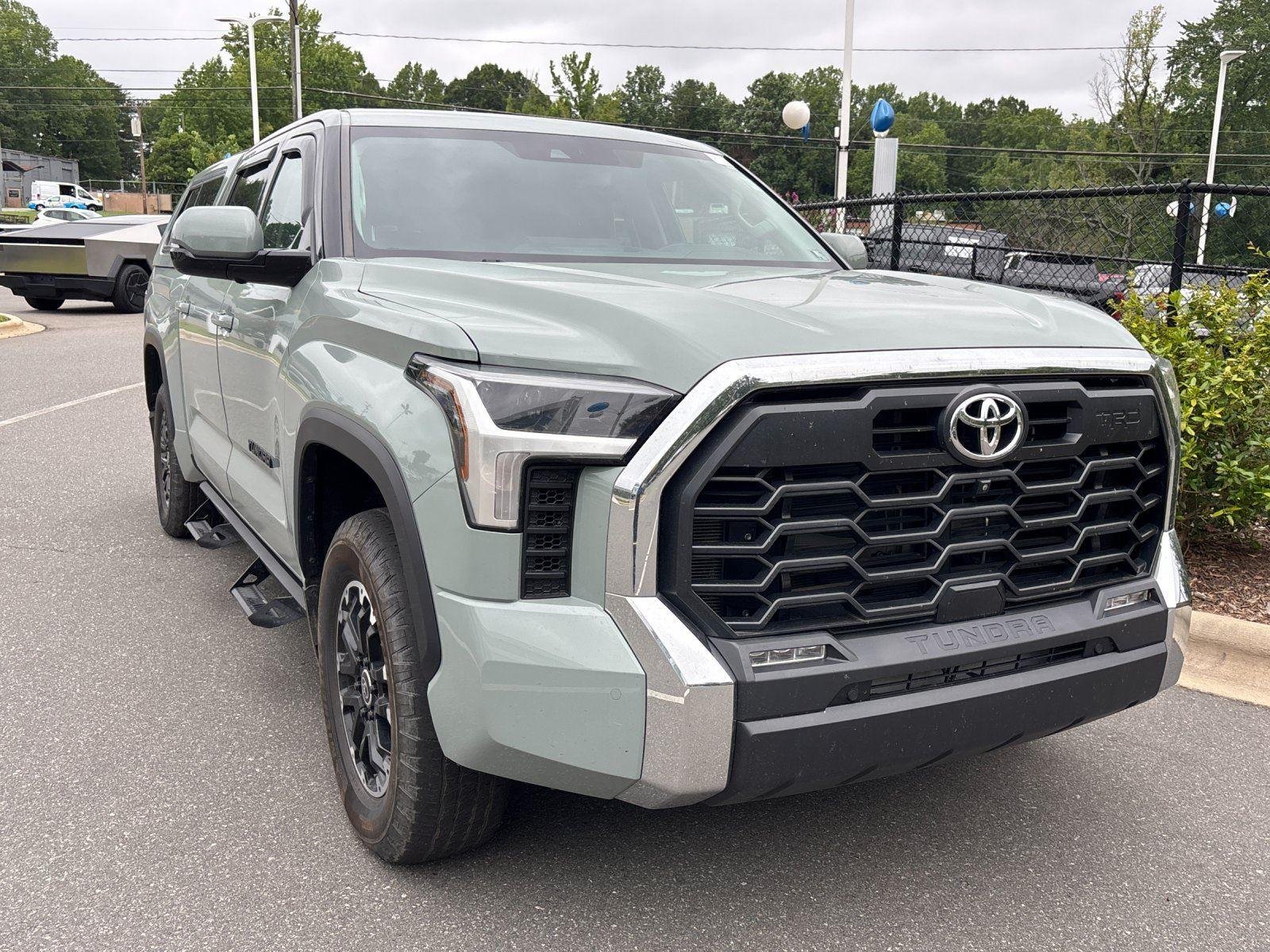 Used 2022 Lunar Rock Toyota SR5 image 7