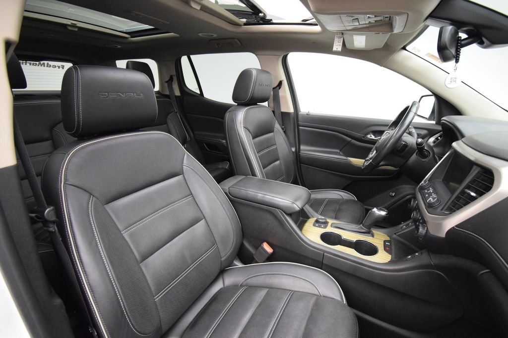 Used 2019 White Frost Tricoat GMC Denali image 23