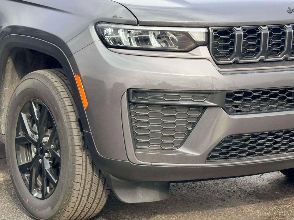 New 2026 Gray Jeep Altitude image 5