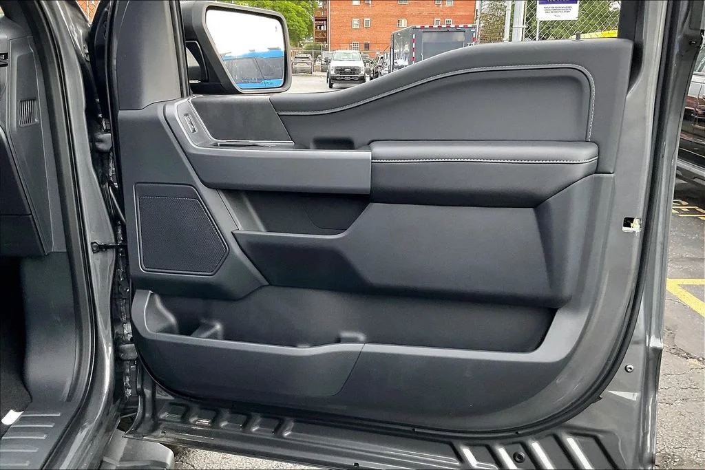 New 2026 Carbonized Gray Metallic Ford XLT image 23