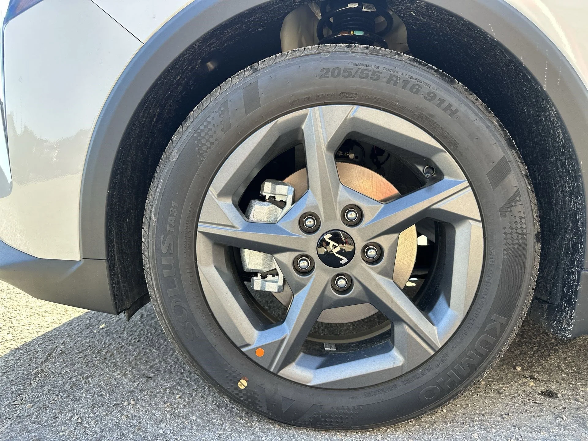 New 2026 Snow White Pearl Kia LXS image 11