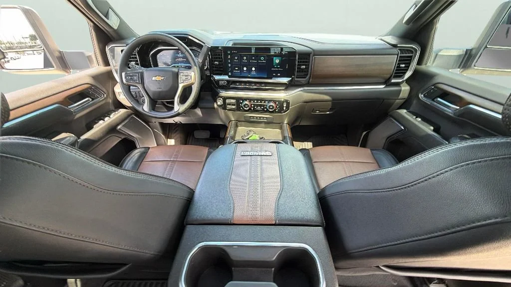 Used 2024 Iridescent Pearl Tricoat Chevrolet High Country DRW image 32