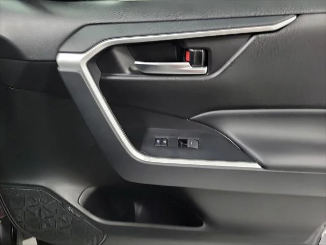 Certified Used 2025 MAGNETIC GRAY MET. Toyota  image 15