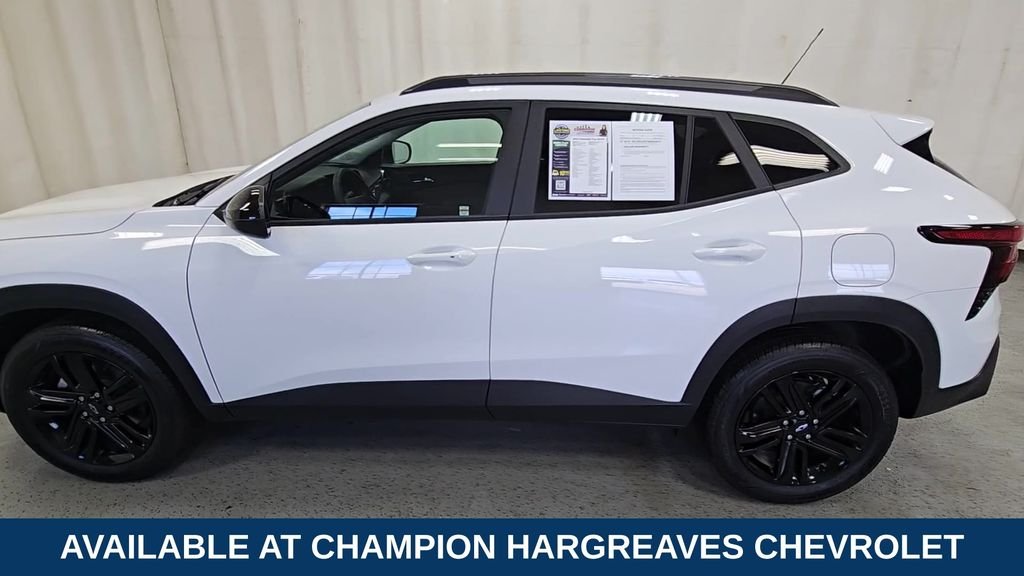 Used 2025 Summit White Chevrolet ACTIV image 7