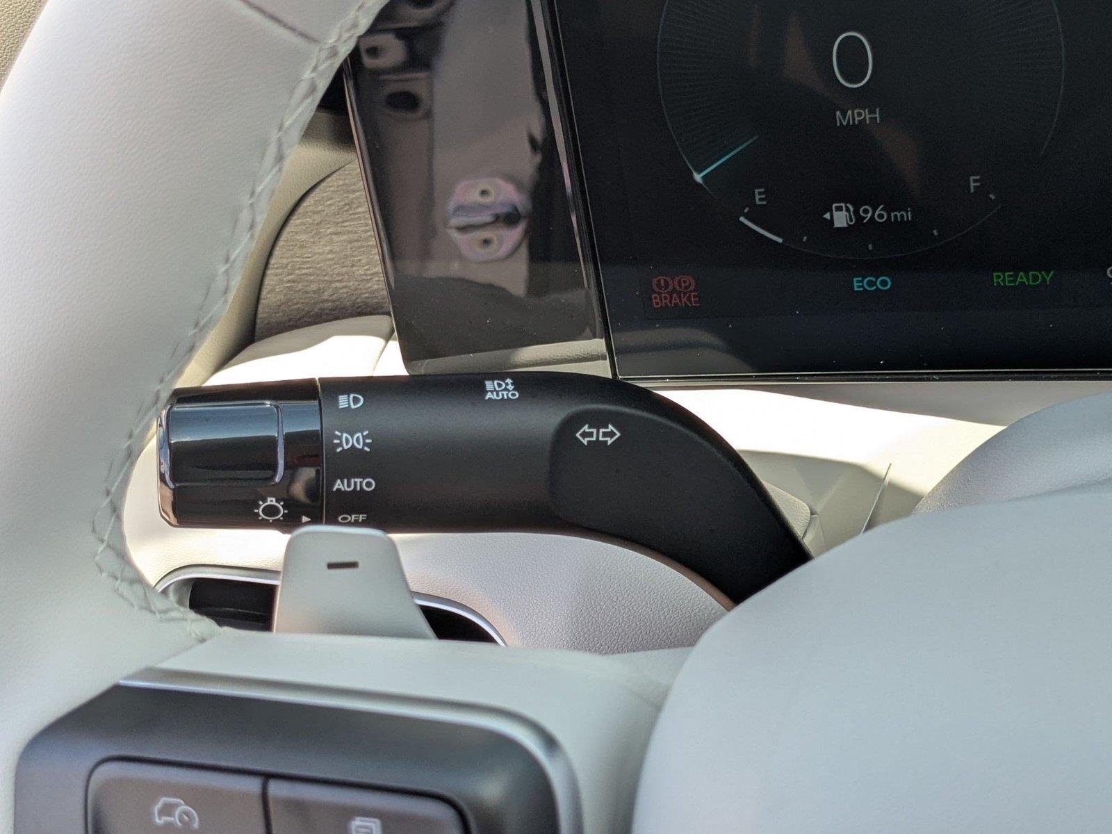 New 2027 Shimmering Silver Hyundai SEL Premium 7P image 15