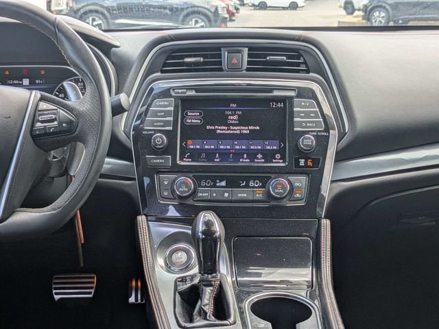 Used 2022 White Nissan SR image 15
