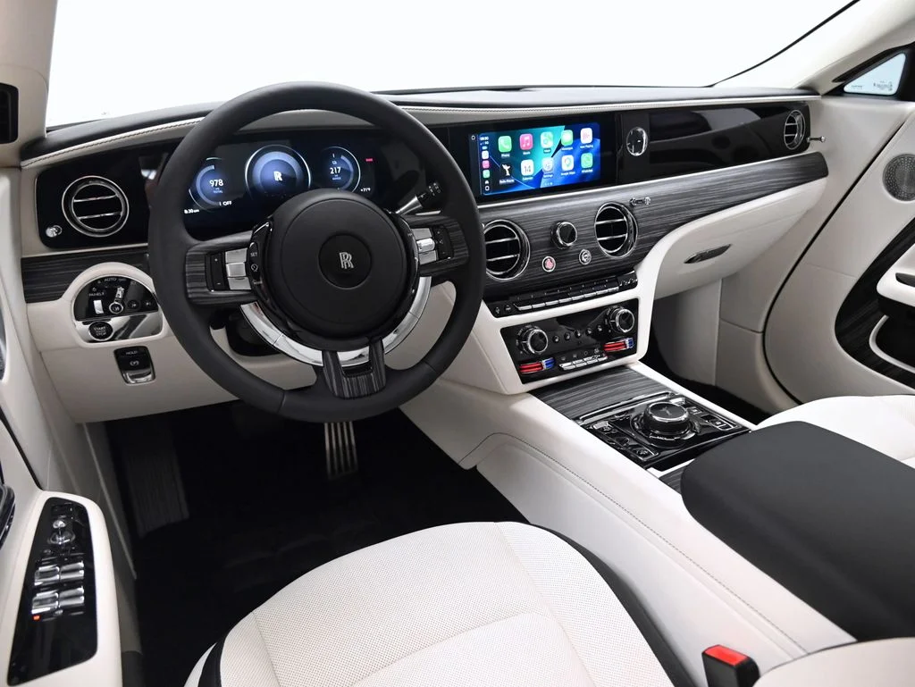 Certified Used 2025 Arctic White Rolls-Royce  image 4