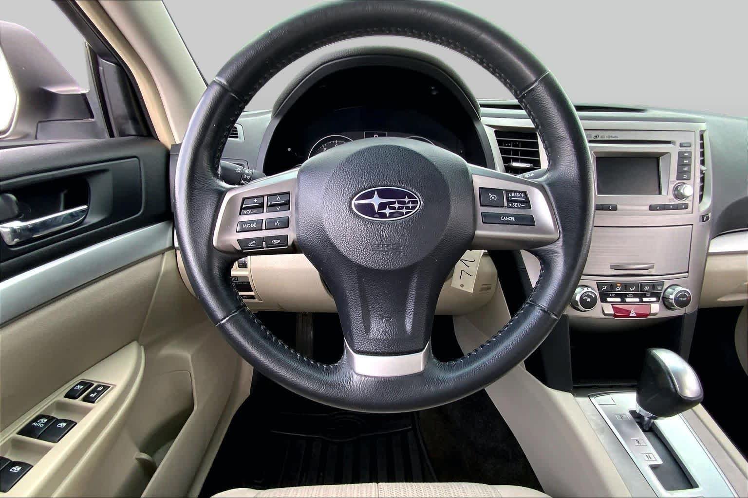 Used 2014 Satin White Pearl Subaru 2.5i Premium image 6